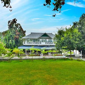 Mgm Whispering Wind'S Yelagiri